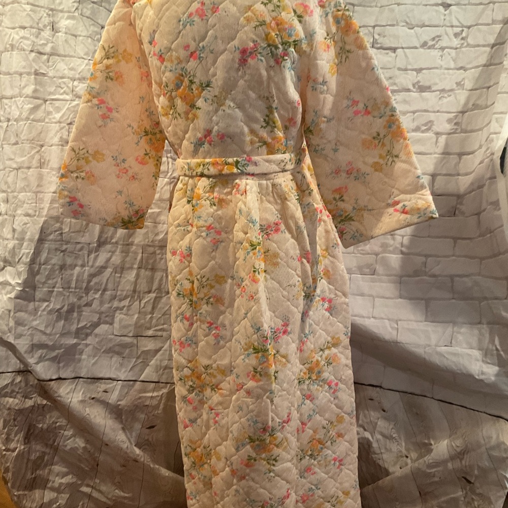 “BONDILENE VINTAGE/ RETRO 70’s HOUSECOAT” NWT Floral Polyester Robe. - Picture 3 of 16